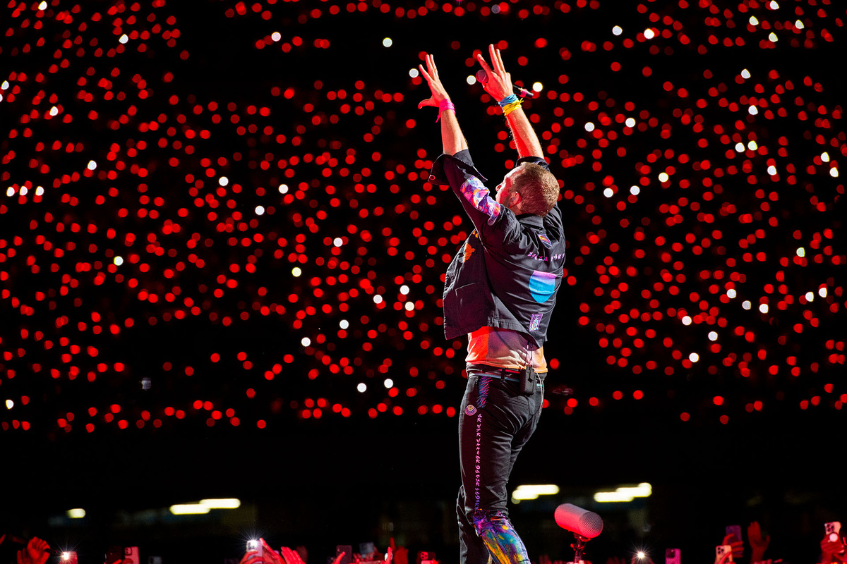    Во время концерта в Неаполе, 21 июня 2023 года