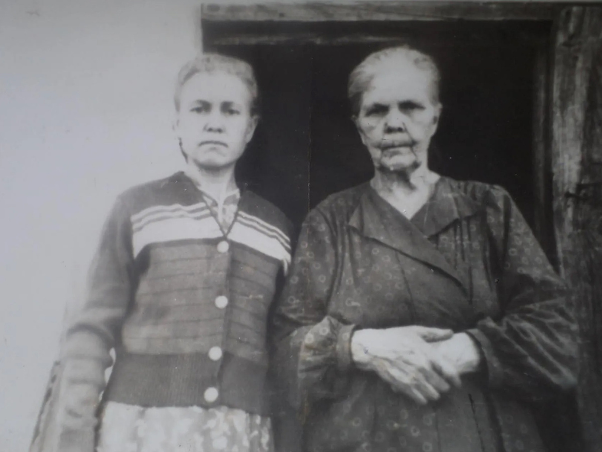 Тётушка моего отца - Таисия Александровна Аксарина (слева) и его бабушка - Анфиса Ильинична Аксарина.