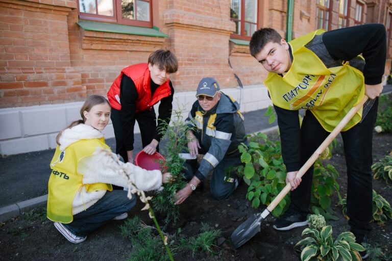    При поддержке «Оренбургнефти» школьники высадили десятки саженцев в регионах присутствия Кристина Просвиркина