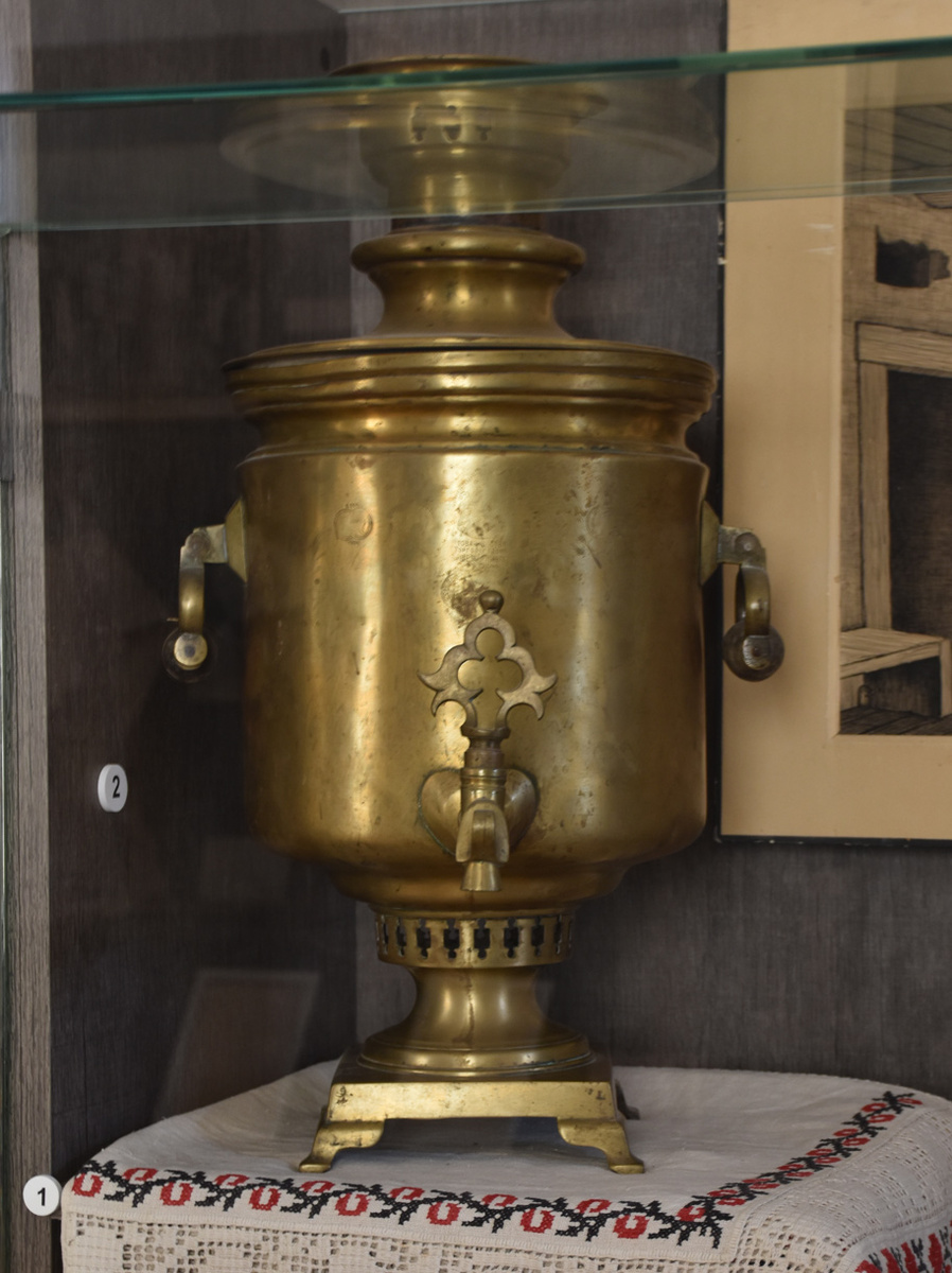 Этот самовар помечен клеймом Торгового дома братьев Шемариных с фирменным «орлом». Фото Светланы ОСЕЦКОЙ.