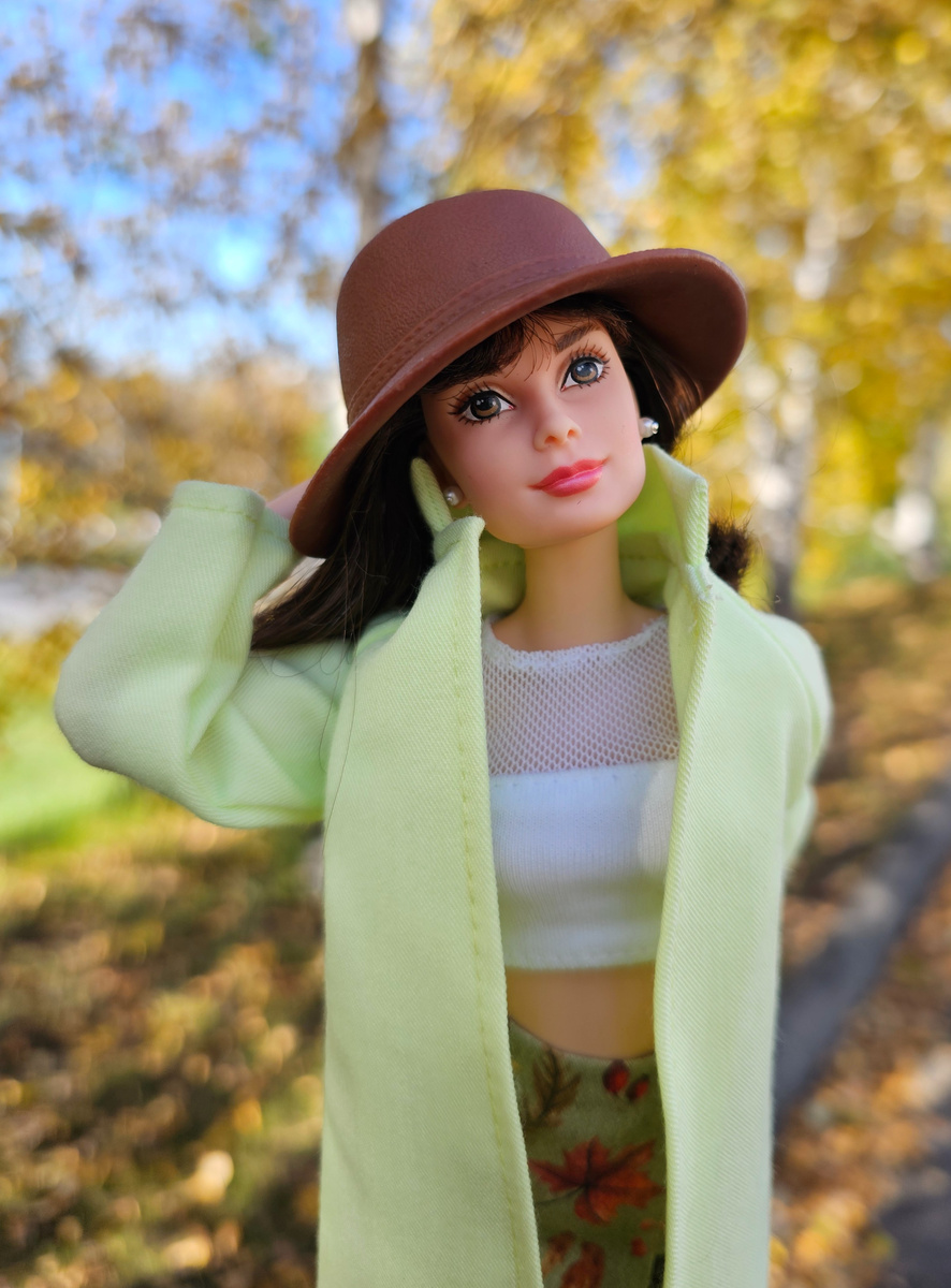 Портретная Одри Хепберн на теле Андры Лукс N8