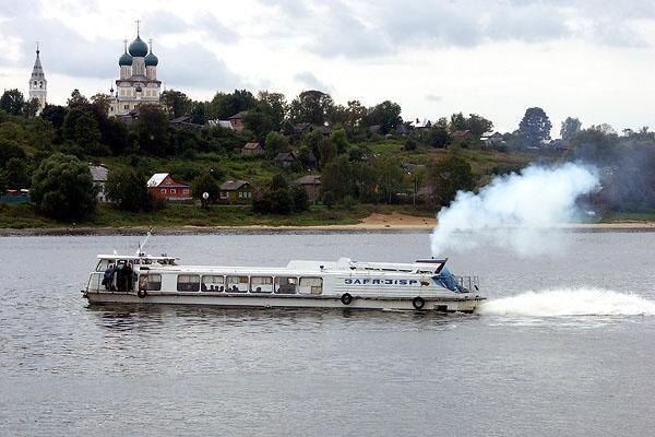 Волга в Тутаеве: Aleksey Yablonskiy. Russian river ships, CC BY-SA 3.0, https://commons.wikimedia.org/w/index.php?curid=856112