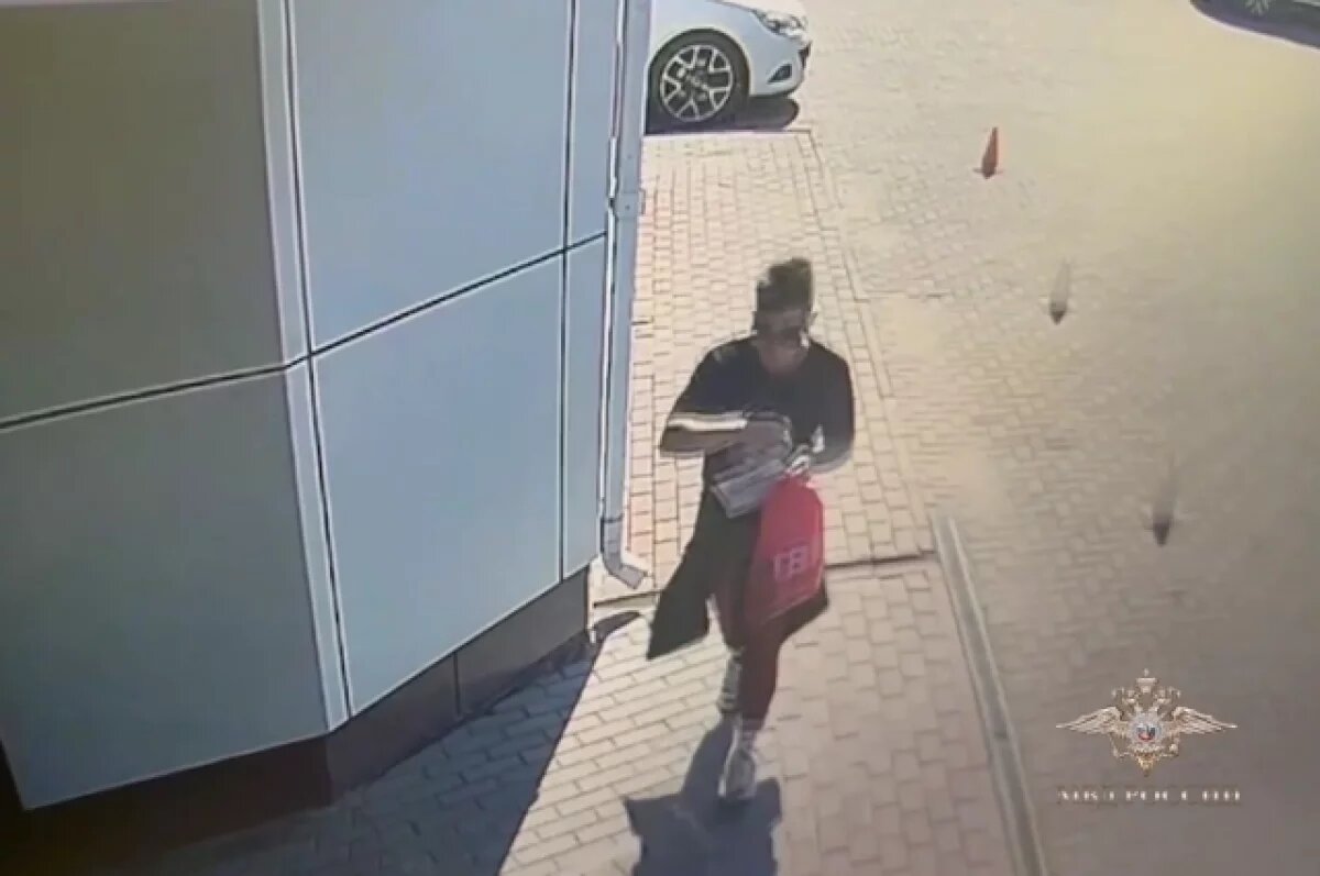    В Брянске инкассаторы потеряли сейф-пакет с 340 тысячами рублей