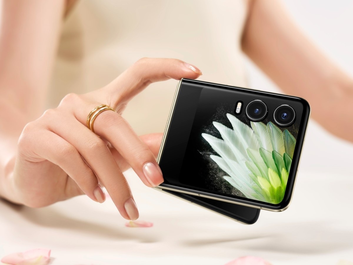    Вариант без излишеств. Что пишут в первых обзорах TECNO PHANTOM V Flip2 5G