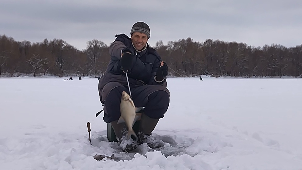 На реке уже вовсю клюет!