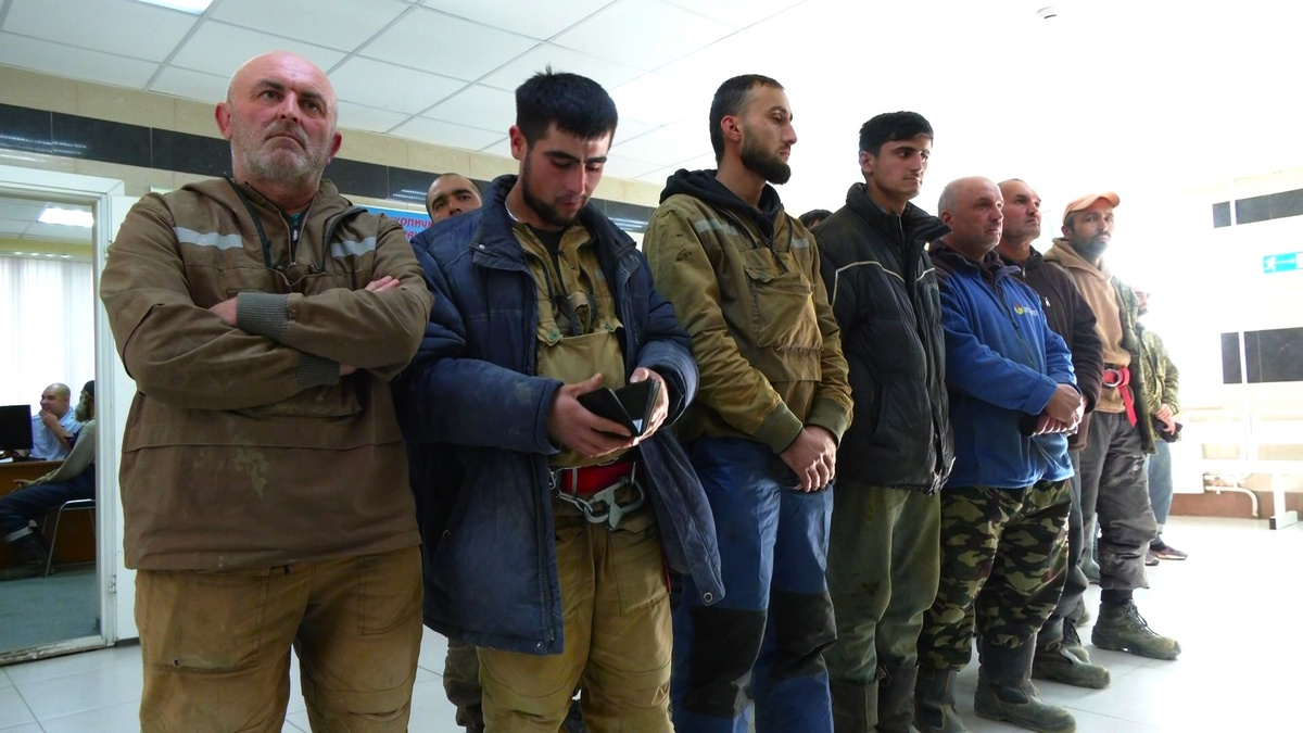    В Югре прошли проверки мест работы мигрантов. Некоторые из них поедут домой