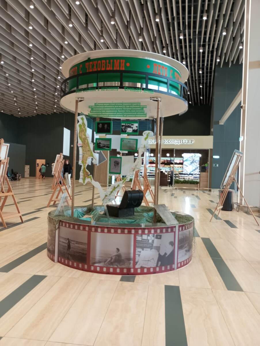 В зале ожидания