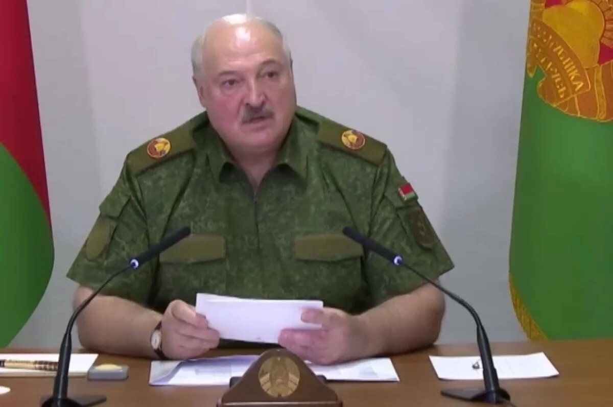    Лукашенко рассказал о чужих дронах возле его вертолета во время полета