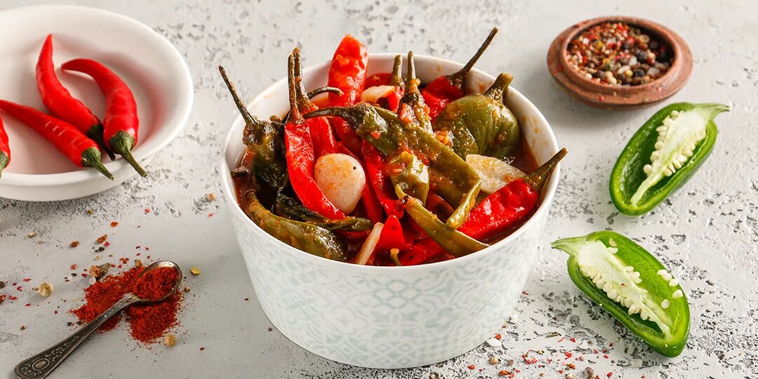 Острый перец в томате на зиму, пошаговый рецепт с фото на 983 ккал