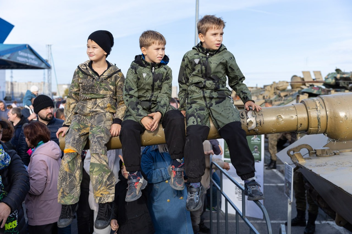    Посетителей выставки трофейной техники в Сургуте ждут праздничный концерт и приятные сюрпризы