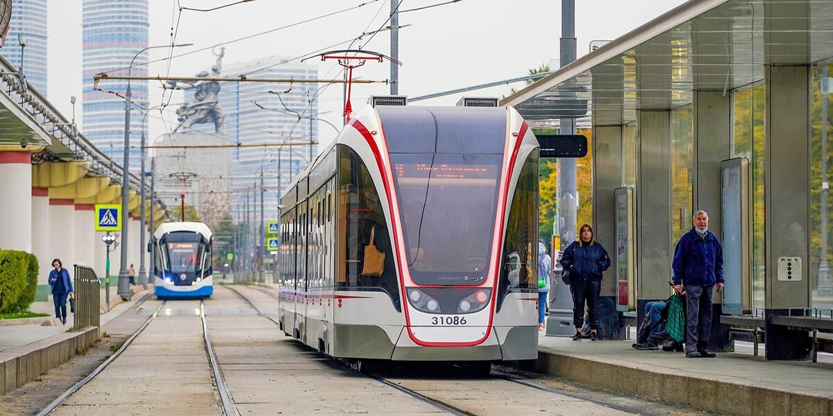 📷 1.1: Осенний пейзаж - трамвайная линия у ВДНХ | Е. Самарин. mos.ru