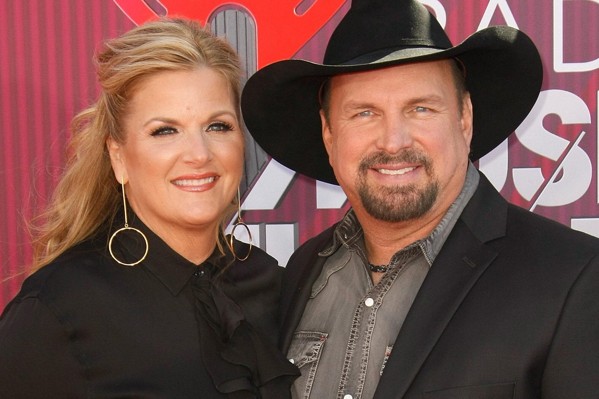     Певец Гарт Брукс ответил на обвинения в изнасиловании визажистки жены