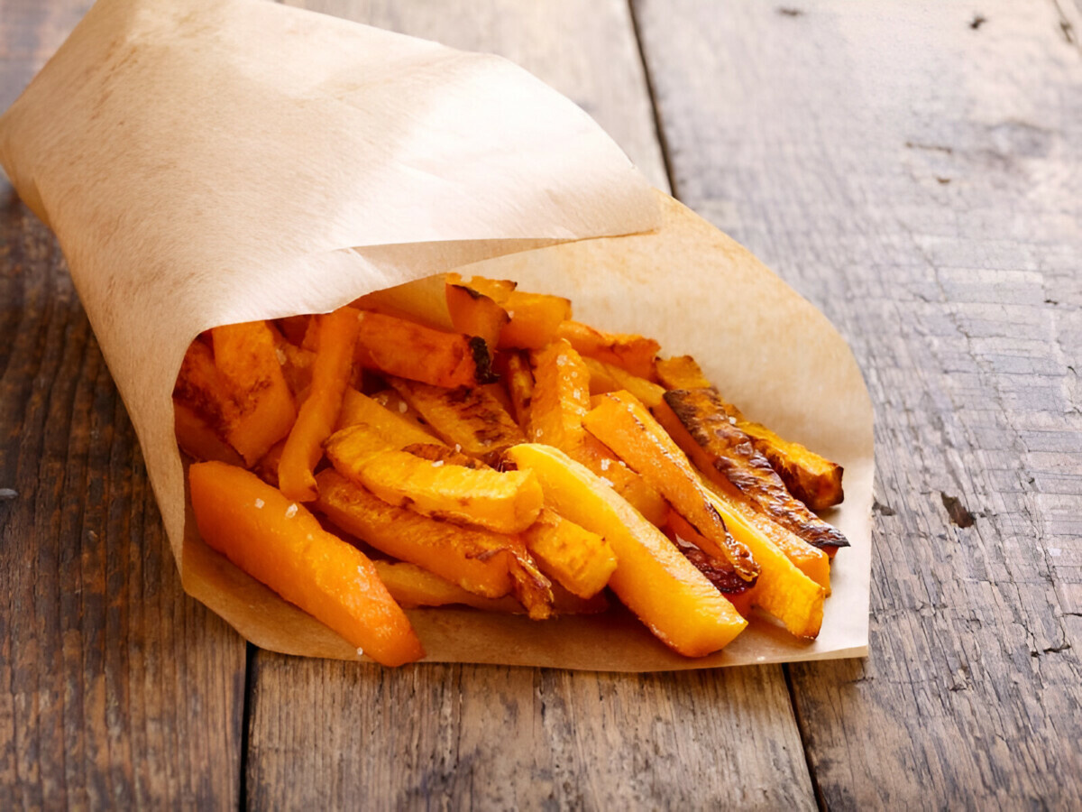 Как приготовить "картошку-фри" из тыквы? Этот сезонный рецепт полюбится всем, кто избегает вредного фастфуда