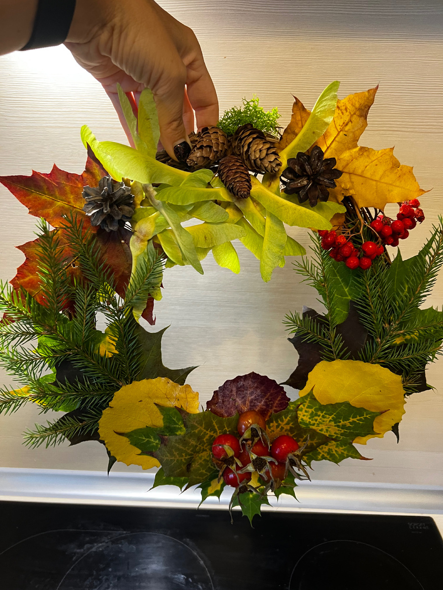 Вот такую осеннюю поделку собрали