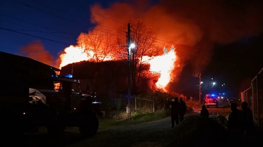 Серьёзный пожар уничтожил два дома на 3-й Гурьевской