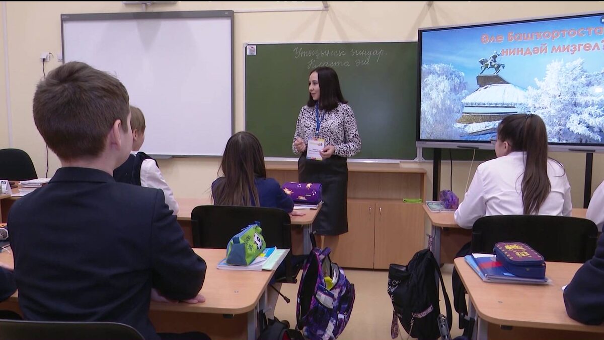    Радий Хабиров поздравил педагогов Башкирии с Международным днем учителя