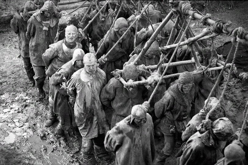 Кадр из фильма "Трудно быть Богом" Алексея Германа. 1913.