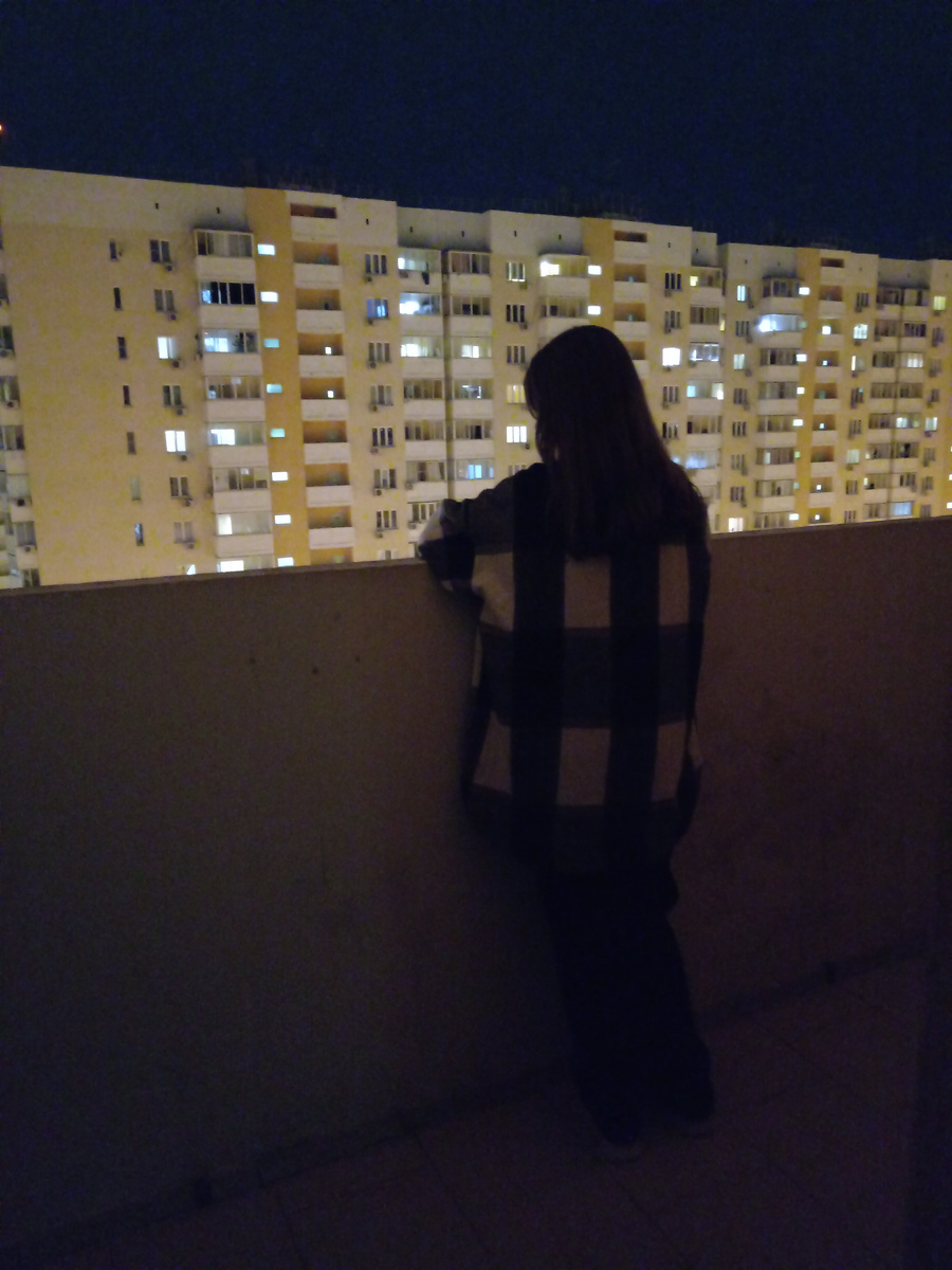 Теперь понимаю, почему многие молодые девочки фотографируются спиной... Фото автора