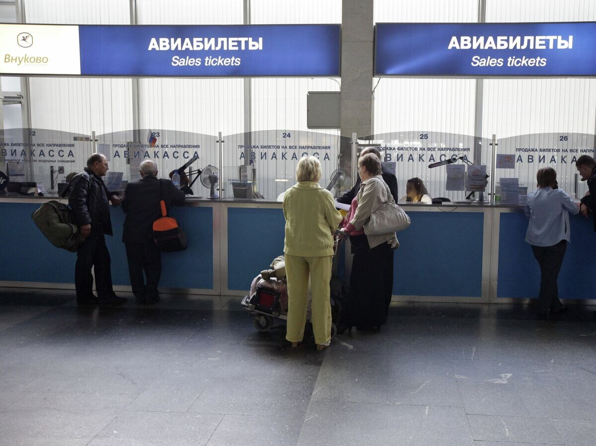   Продажа авиабилетов в Международном аэропорту "Внуково"© РИА Новости / Руслан Кривобок
