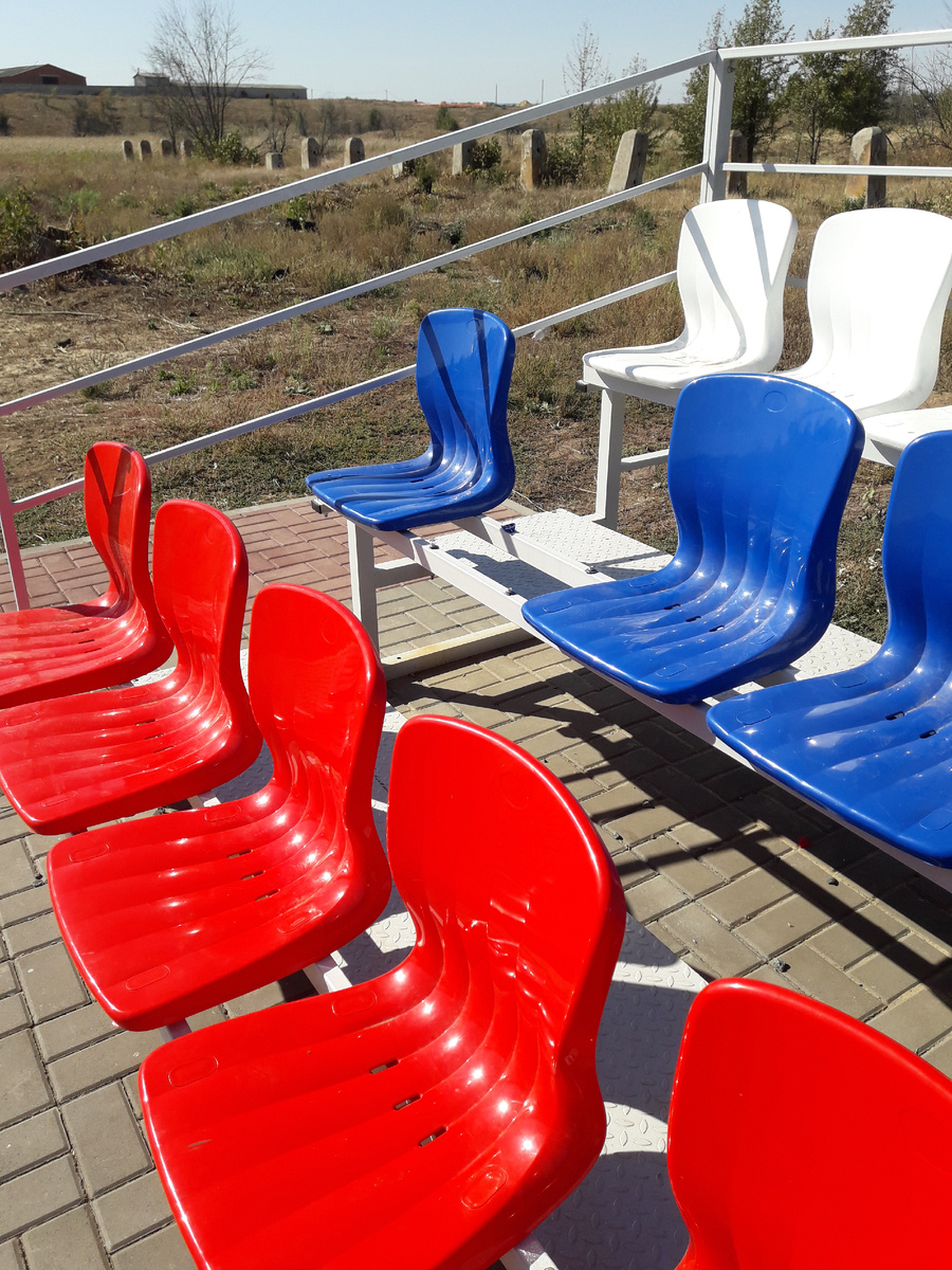 ...Вот это место, у которого стоят руководители поселка на фото в начале...