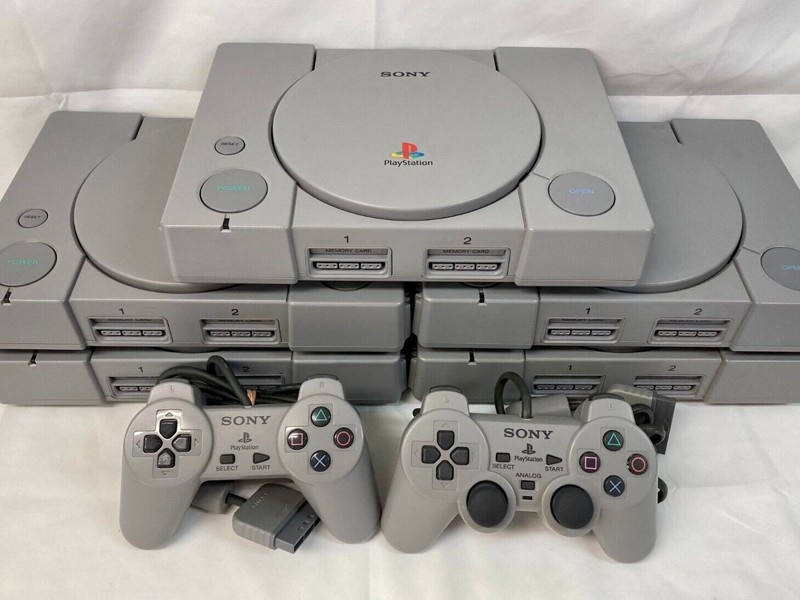    Автор-одиночка создаёт игру для первой PlayStation. Она запускается прямо на консоли