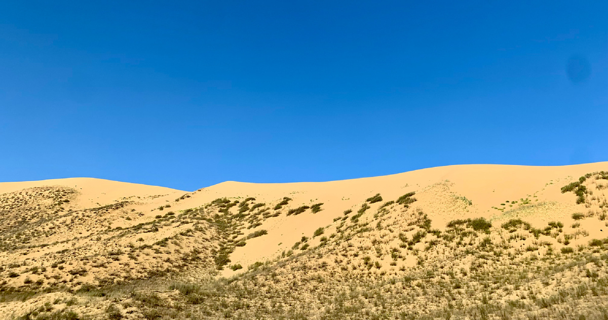 Бархан Сарыкум в Дагестане, Россия
