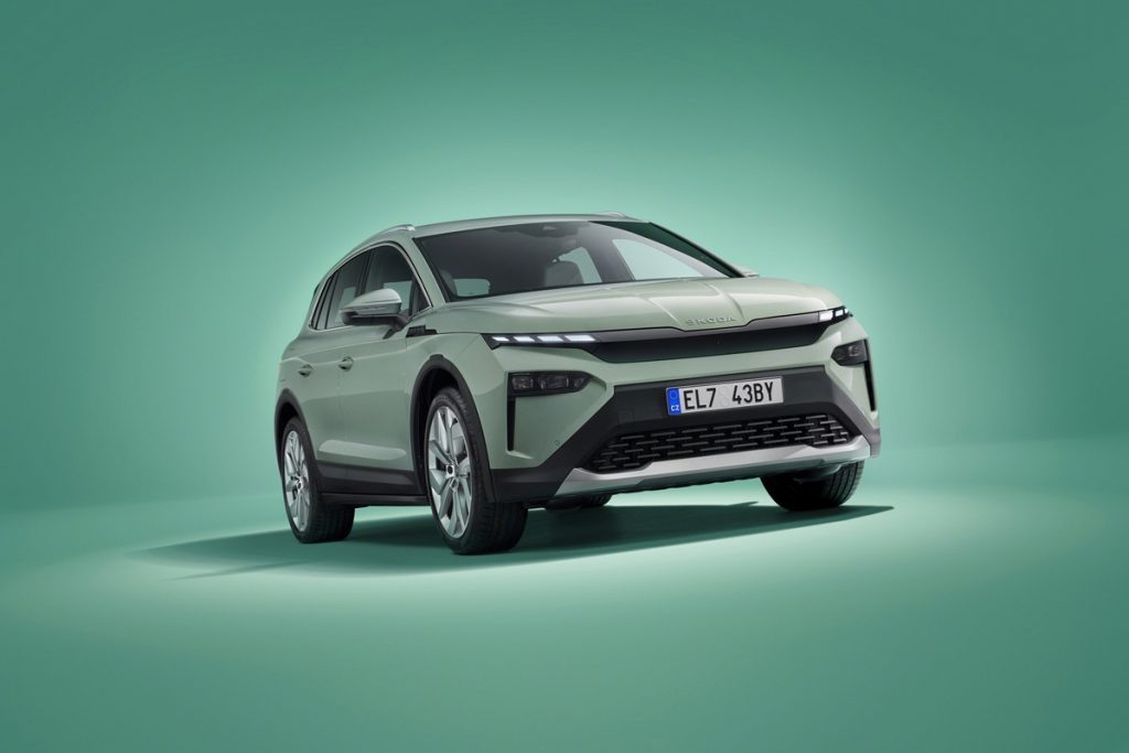 Абсолютно новая электрическая Skoda Elroq стартует по цене от 33 900 евро за версию, способную проезжать на одном заряде батареи до 370 км.