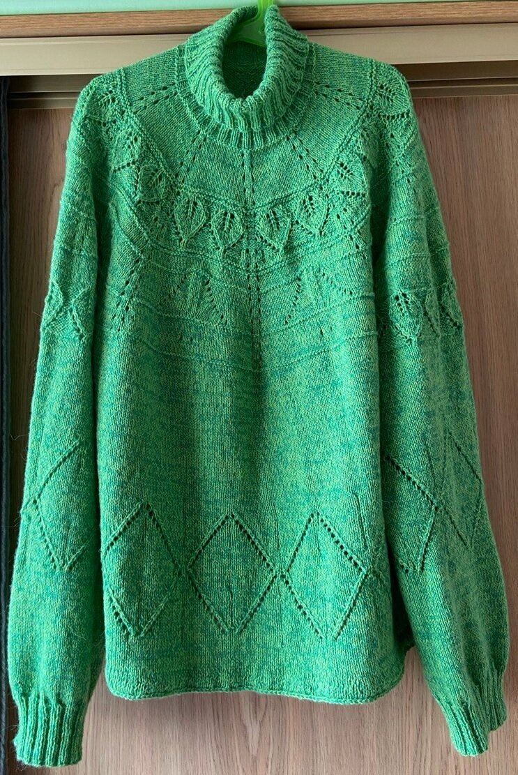 На описание этого свитерка внизу ссылка