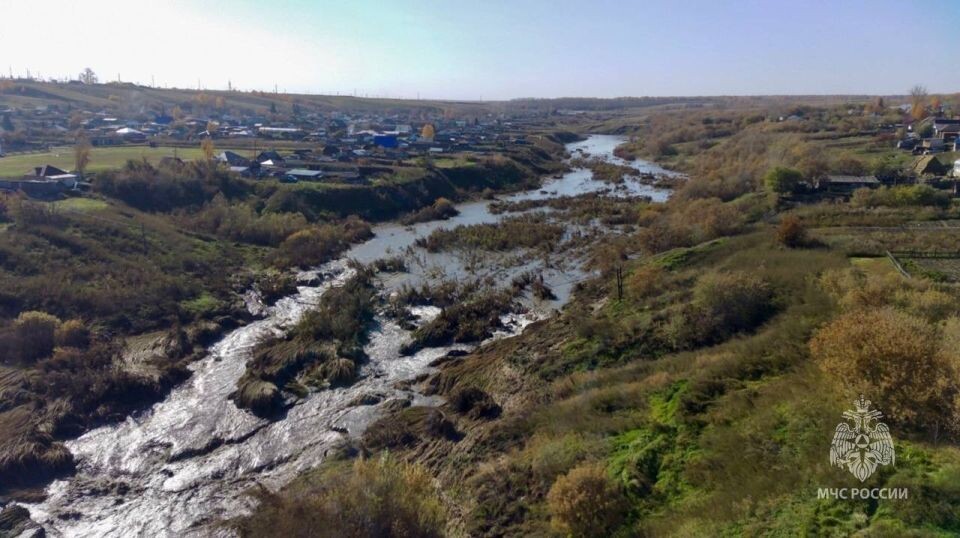    Разрушенная дамба в Шелаболихе. Источник: МЧС Алтайского края