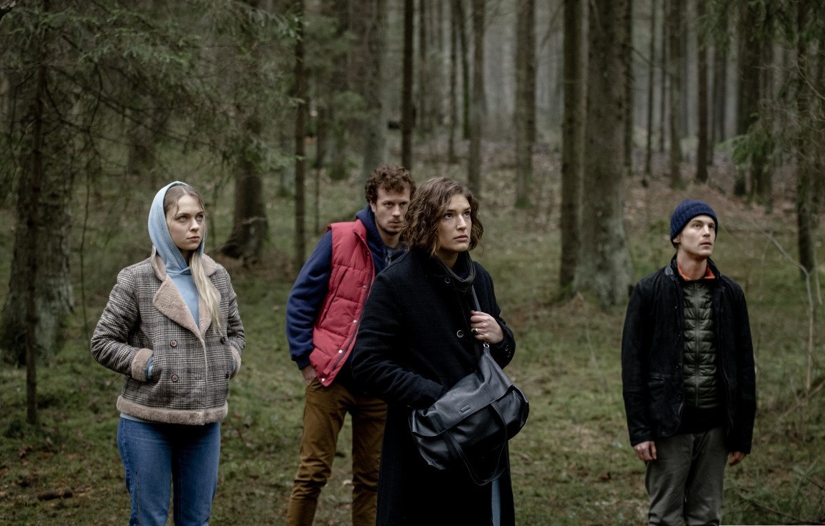 Кадр из сериала "Топи"