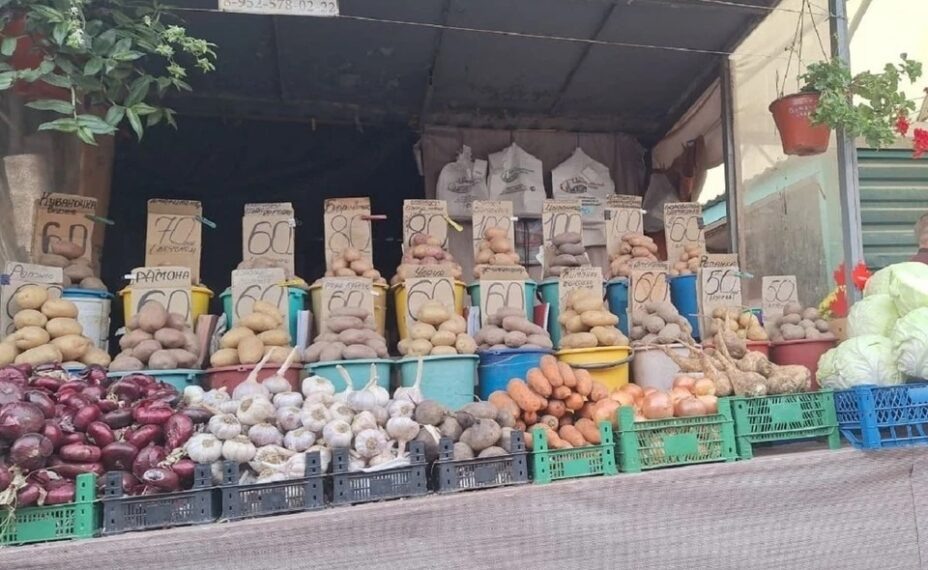    На Центральном рынке Ростова картофель продают от 50 до 100 рублей за килограмм. Фото: Дмитрий КУТЕПОВ