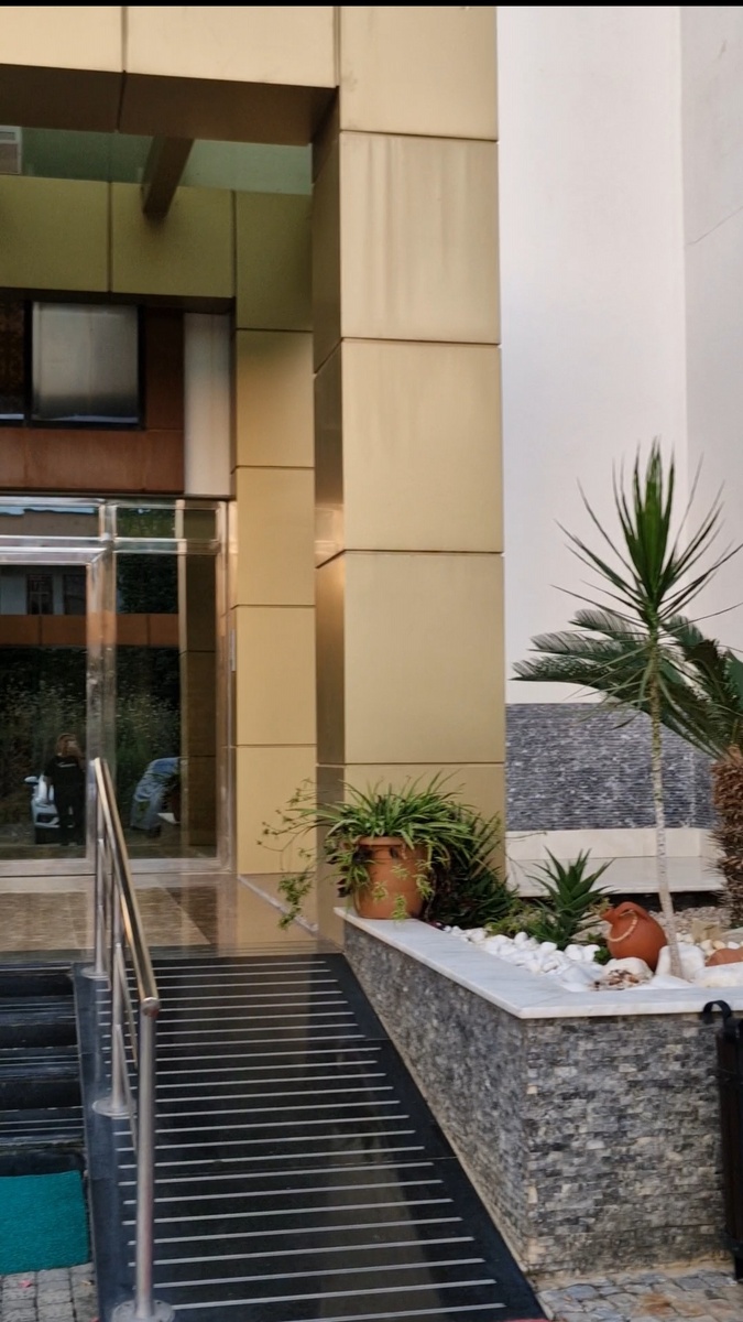 Главный вход в наш дом, личный архив.