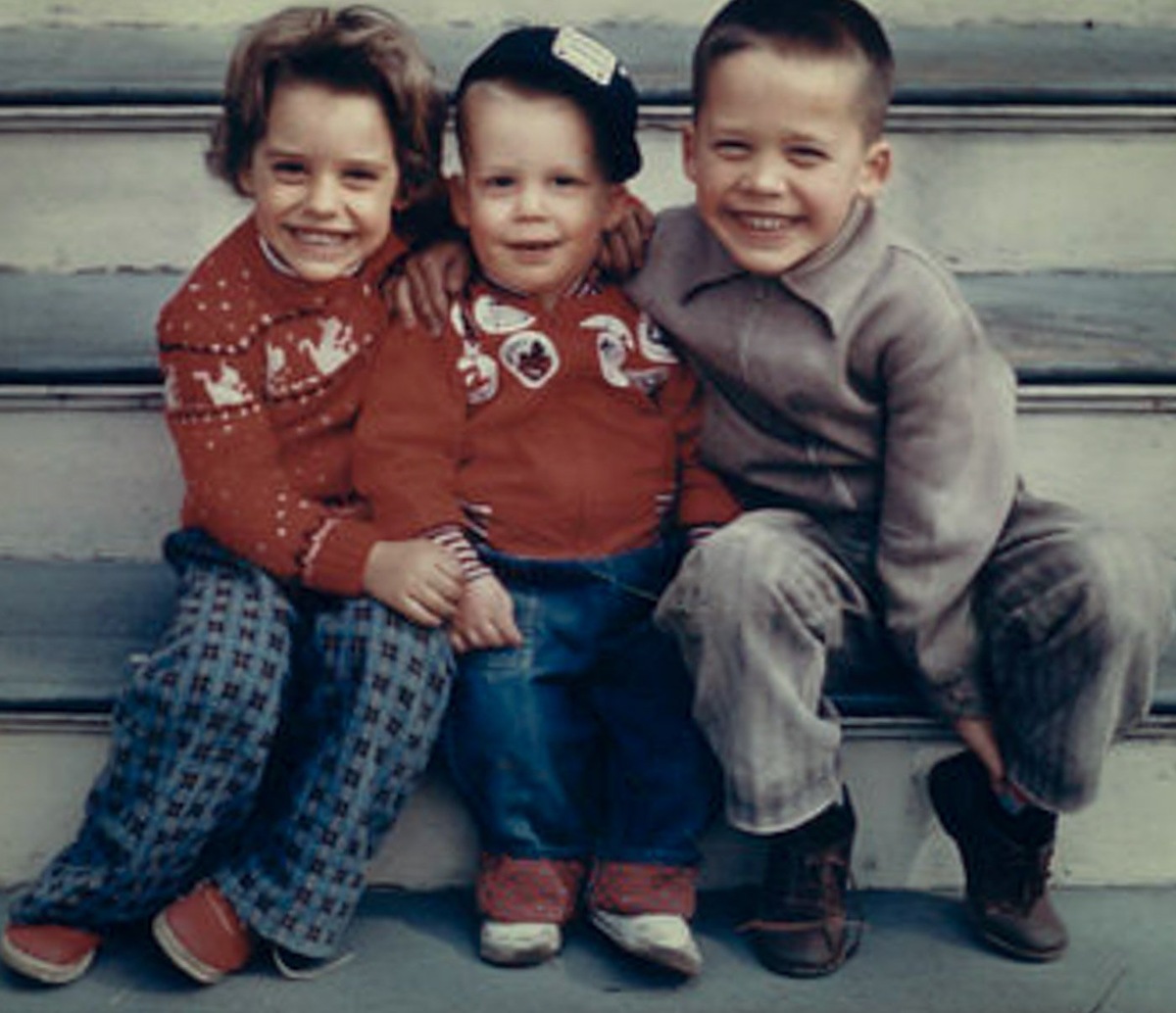 Генри со своей сестрой и братом