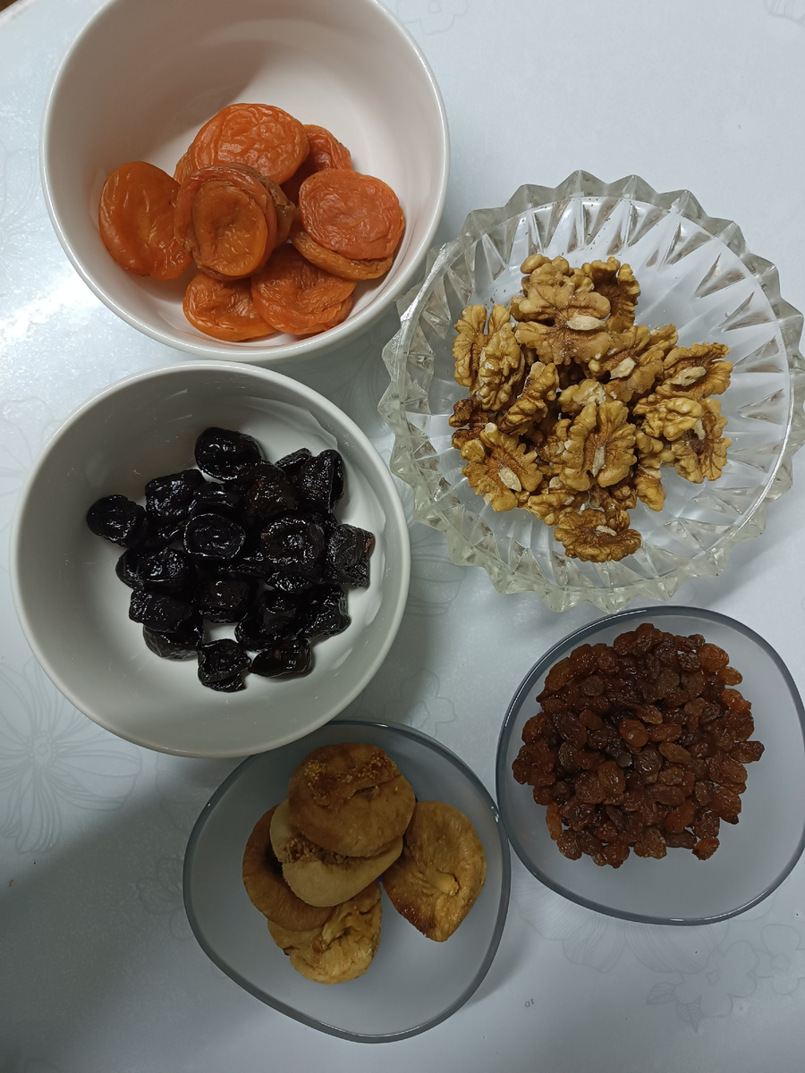 Сухофрукты и орехи по 100г