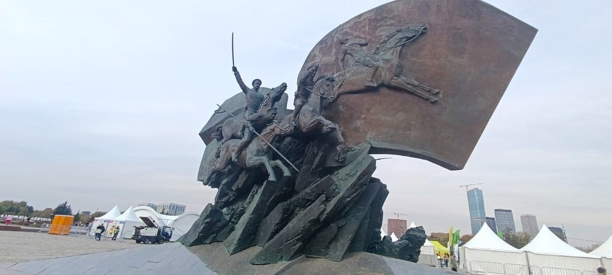 Памятник героям Первой мировой войны. Открыт 1 августа 2014 года.