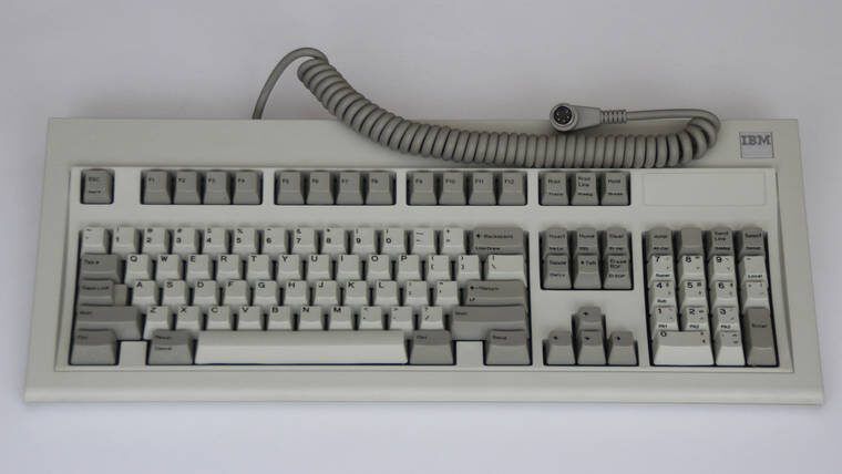 Легендарная IBM Model M, одна из первых моделей механических клавиатур