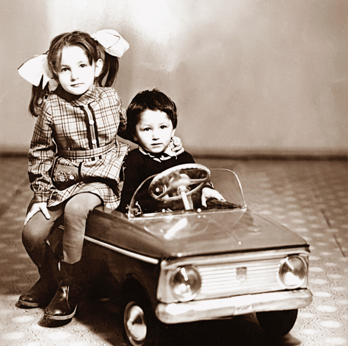 Архивные фото: Мурат и Рузана Мамхяговы. Мурат и Рузана Мамхяговы с мамой.