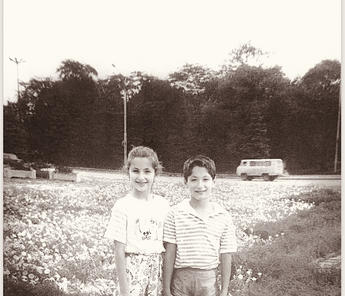 1986г. Архивное фото: Мурат и Рузана Мамхяговы(8-9 лет)