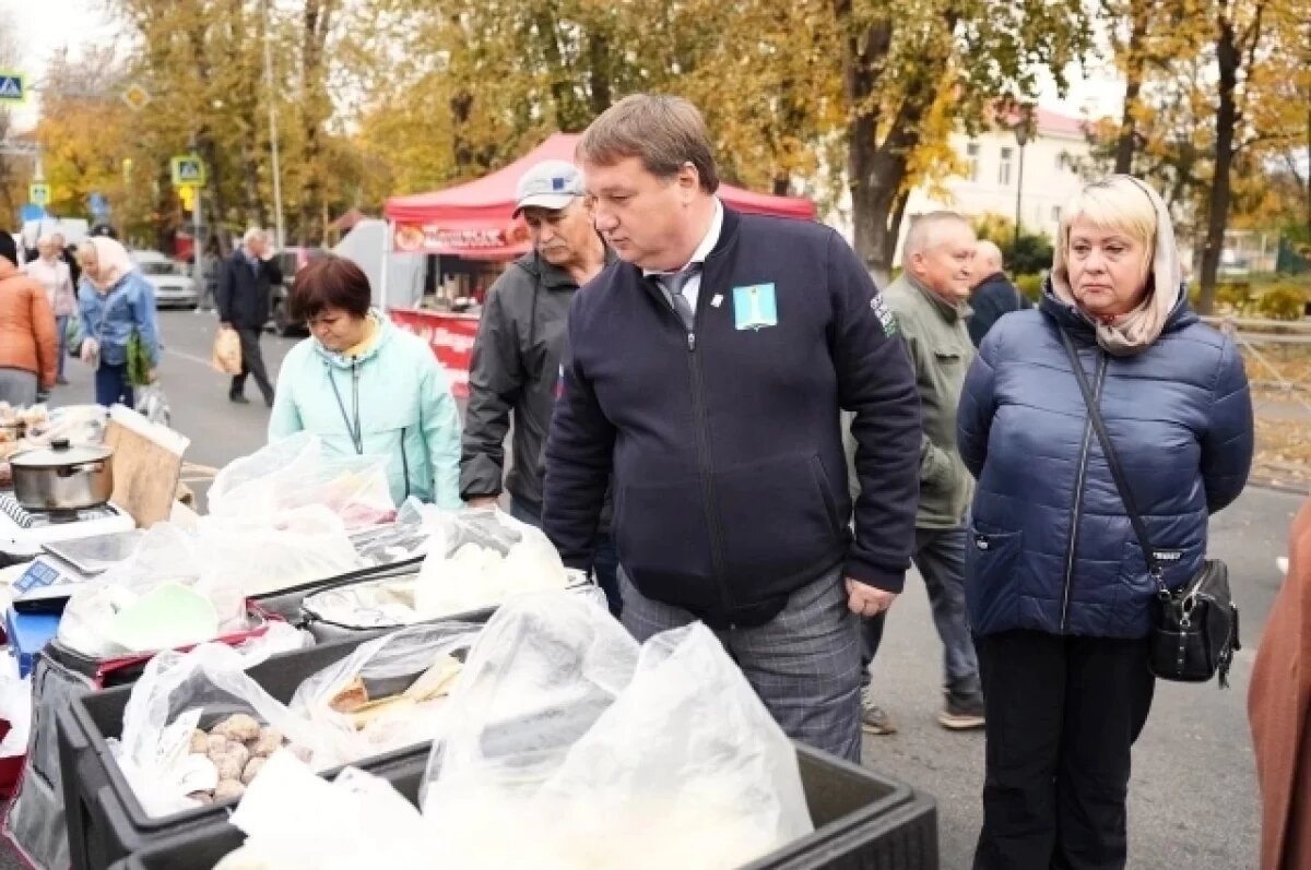    Глава Ульяновска купил на ярмарке плюшевый сувенир для дочки