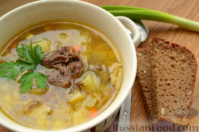 сердечки куриные, куриное бедро, крупа гречневая, картофель, морковь, лук репчатый, чеснок, масло растительное, соль, перец чёрный молотый, зелень петрушки