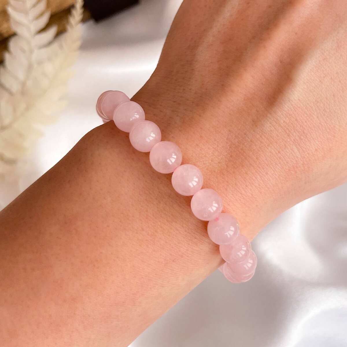 Браслет из розового кварца.