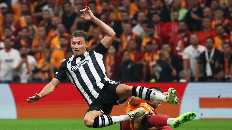    Федор Чалов в матче против «Галатасарая». Reuters