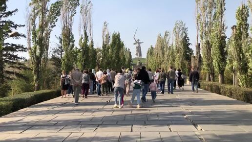 Ураганный ветер на Мамаевом кургане. Но мы все-таки дошли до вершины