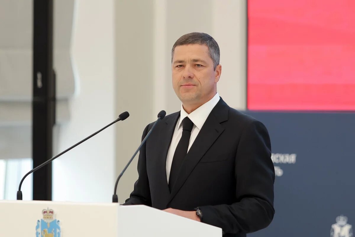    Губернатор Михаил Ведерников поздравил педагогов региона с Днем учителя