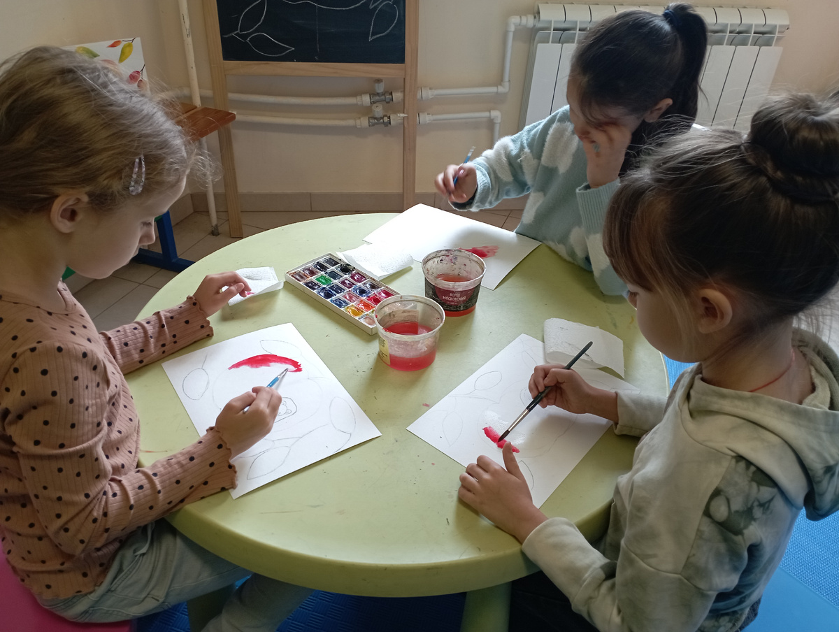 Фото автора. Мои ученицы. Сейчас им 7 лет. 