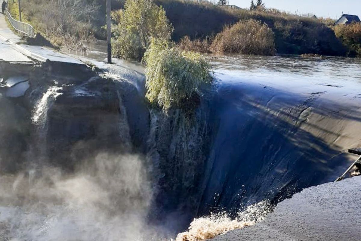 📷 📷 📷 📷 📷   В Шелаболихинском районе Алтайского края прорвало дамбу