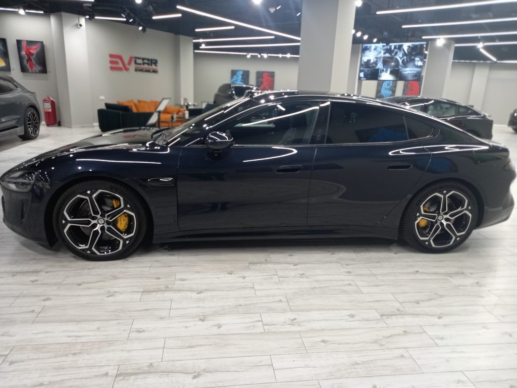 Новый Xiaomi SU7 - уже можно купить в России!