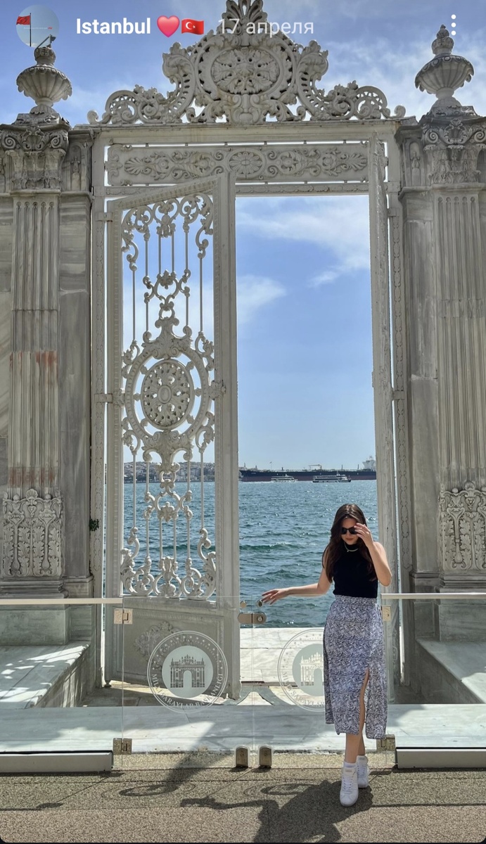 Это Кристина. И именно с ней мы и обсудили сериал "Чёрная любовь", который она смотрит сейчас в третий раз 