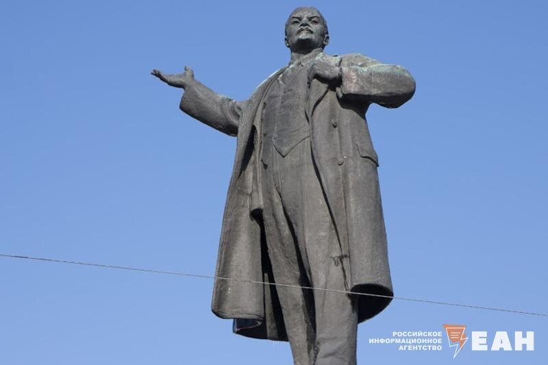    ЕАН / Памятник Ленину в Ревде пытались демонтировать два дня