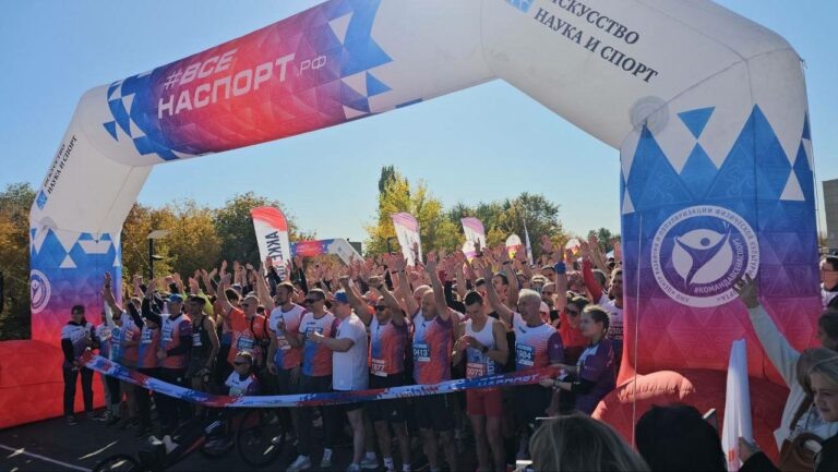    На старт Новотроицкого полумарафона вышли более 2000 любителей бега Кристина Просвиркина